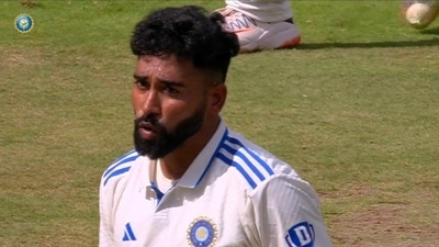 Mohammed Siraj sledges Devon Conway (X)