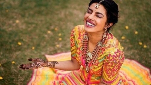 Follow these tips for a darker mehendi stain on Karwa Chauth. Follow these tips for a darker mehendi stain on Karwa Chauth.