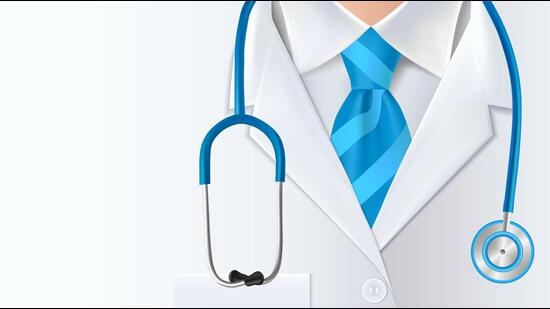 PMC health department issues show cause notice to Hadapsar-Mundhwa ward medical officer for deliberate delay in filing FIR against bogus doctor found running a clinic. (Shutterstock (PIC FOR REPRESENTATION))