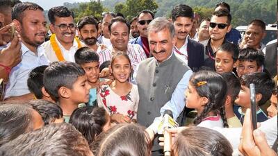 Chief minister Sukhvinder Singh Sukhu interacting with children at Jogindernagar in Mandi, Himachal. (File)