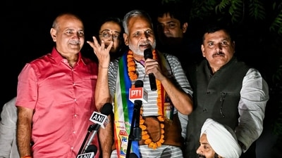 Former Delhi Health minister Satyender Jain AAP leader Manish Sisodia and Sanjay singh and Delhi CM Atishi gets a warm welcome by his supporters after getting released from Tihar jail in New Delhi on Friday. (Raj K Raj/HT Photo) Former Delhi Health minister Satyender Jain AAP leader Manish Sisodia and Sanjay singh and Delhi CM Atishi gets a warm welcome by his supporters after getting released from Tihar jail in New Delhi on Friday. (Raj K Raj/HT Photo)