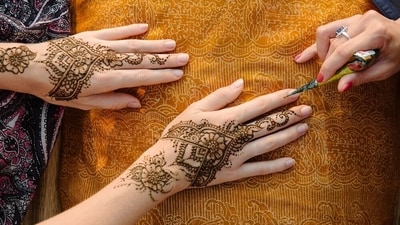 Karwa Chauth 2024: Transform the Karwa Chauth mehndi session into a themed party. (Shutterstock) Karwa Chauth 2024: Transform the Karwa Chauth mehndi session into a themed party. (Shutterstock)
