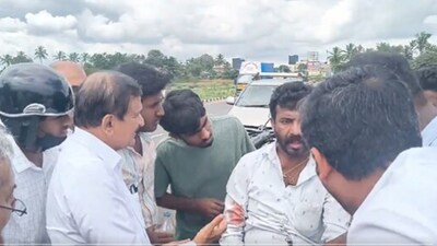 The incident occurred while Dr. Manjunath was en route to an event in Ramanagara. (X) The incident occurred while Dr. Manjunath was en route to an event in Ramanagara. (X)