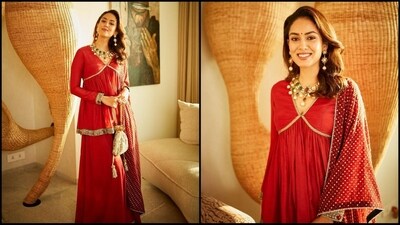 Mira Rajput’s stunning red suit is perfect for elevating your look this Karwa Chauth. Featuring a flared, full-sleeved kurta with matching palazzo pants, she completes the look with an embellished dupatta and gorgeous ruby jewellery. (Instagram/@mira.kapoor)