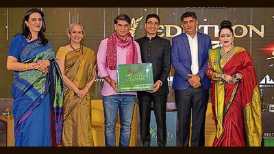 (From left) Testler director Nagina Bains, educationist Swaroop Sampat, The Lallantop founding editor Saurabh Dwivedi, LEAD Group co-founder and CEO Sumeet Mehta, TRINITi founder Ankur Malhotra and Chitkara International School director Niyati Chitkara during Eduthon 4.0 at a hotel in Chandigarh on Saturday. (HT Photo)