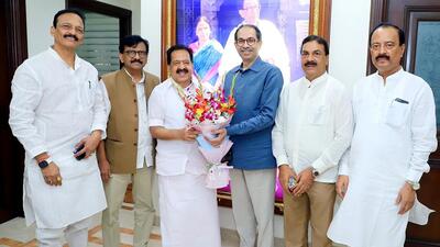 Congress MLA Ramesh Chennithala meets Shiv Sena (Uddhav Balasaheb Thackeray) chief Uddhav Thackeray at Matoshree on Saturday. Shiv Sena leader Sanjay Raut, Maharashtra Congress Vice President Naseem Khan, MLA Ashok (Bhai) Jagtap and others are also present. (ANI) Congress MLA Ramesh Chennithala meets Shiv Sena (Uddhav Balasaheb Thackeray) chief Uddhav Thackeray at Matoshree on Saturday. Shiv Sena leader Sanjay Raut, Maharashtra Congress Vice President Naseem Khan, MLA Ashok (Bhai) Jagtap and others are also present. (ANI)