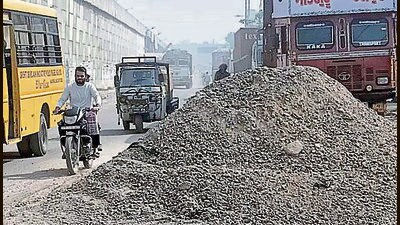 Construction debris dumped on a roadside near Transport Nagar in Ludhiana on Saturday. (Manish/HT)