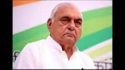 Hooda also reminded the BJP government of its election promise to buy paddy from farmers at the rate of ₹3,100 per quintal. (HT File) Hooda also reminded the BJP government of its election promise to buy paddy from farmers at the rate of ₹3,100 per quintal. (HT File)
