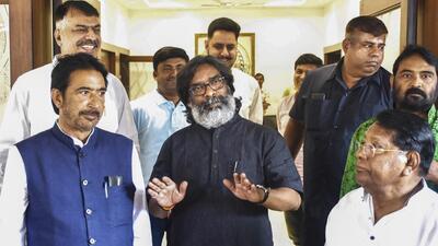 Jharkhand CM Hemant Soren with Congress in-charge of Jharkhand Ghulam Ahmad Mir in Ranchi on Saturday. (PTI) Jharkhand CM Hemant Soren with Congress in-charge of Jharkhand Ghulam Ahmad Mir in Ranchi on Saturday. (PTI)