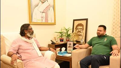 Jharkhand chief minister Hemant Soren with RJD leader Tejashwi Yadav in Ranchi. (PTI) Jharkhand chief minister Hemant Soren with RJD leader Tejashwi Yadav in Ranchi. (PTI)