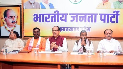 Union minister and Jharkhand election incharge Shivraj Singh Chouhan, state BJP president Babulal Marandi, Leader of opposition in Jharkhand Legislative Assembly Amar Kumar Bauri and others during a party meeting ahead of the Jharkhand Assembly elections, in Ranchi. (ANI) Union minister and Jharkhand election incharge Shivraj Singh Chouhan, state BJP president Babulal Marandi, Leader of opposition in Jharkhand Legislative Assembly Amar Kumar Bauri and others during a party meeting ahead of the Jharkhand Assembly elections, in Ranchi. (ANI)