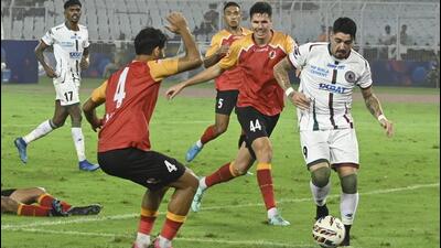 Mohun Bagan SG’s Petratos (in white) in action against East Bengal FC during their ISL match in Kolkata on Saturday. (HT/Samir Jana) Mohun Bagan SG’s Petratos (in white) in action against East Bengal FC during their ISL match in Kolkata on Saturday. (HT/Samir Jana)