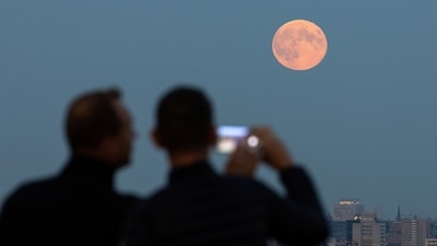 Regardless of its distance from Earth, a full moon is always most striking when it rises on the eastern horizon just after sunset, bathed in a soft, muted orange glow. ( REUTERS/Lisi Niesner)