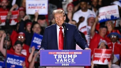 Trump recently targeted the city of Detroit, asserting that the “whole country will end up being like Detroit” if Harris wins the presidency. However, he retracted his remarks and called Detroit a “sacred place” with “great potential.” (AFP) Trump recently targeted the city of Detroit, asserting that the “whole country will end up being like Detroit” if Harris wins the presidency. However, he retracted his remarks and called Detroit a “sacred place” with “great potential.” (AFP)