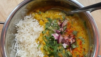 Nalini Unagar, a food blogger, shared a photo of her food on X and said that she was proud to be a vegetarian. (X/NalinisKitchen) Nalini Unagar, a food blogger, shared a photo of her food on X and said that she was proud to be a vegetarian. (X/NalinisKitchen)