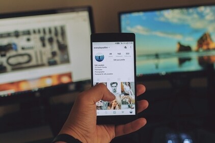 Study reveals FOMO drives social media use in self-centered individuals (Unsplash)