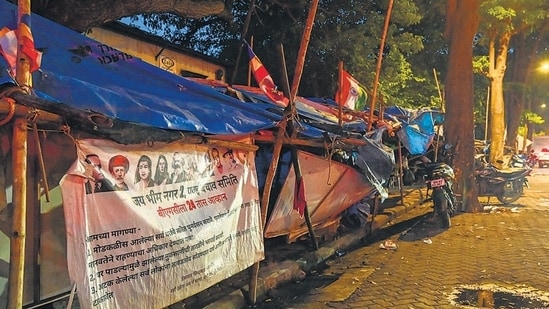 Mumbai, India. Oct 11, 2024: Residents of Jai Bheem Nagar have been living on the footpath at Powai for the last five months without light and water after the civic body demolished their houses. Oct 11, 2024. (Photo by Raju Shinde/HT Photo) (Hindustan Times)