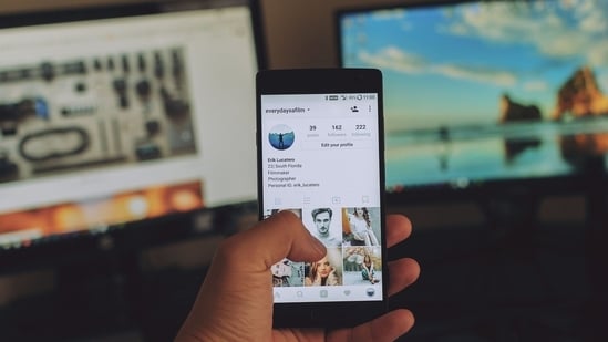 Study reveals FOMO drives social media use in self-centered individuals(Unsplash)