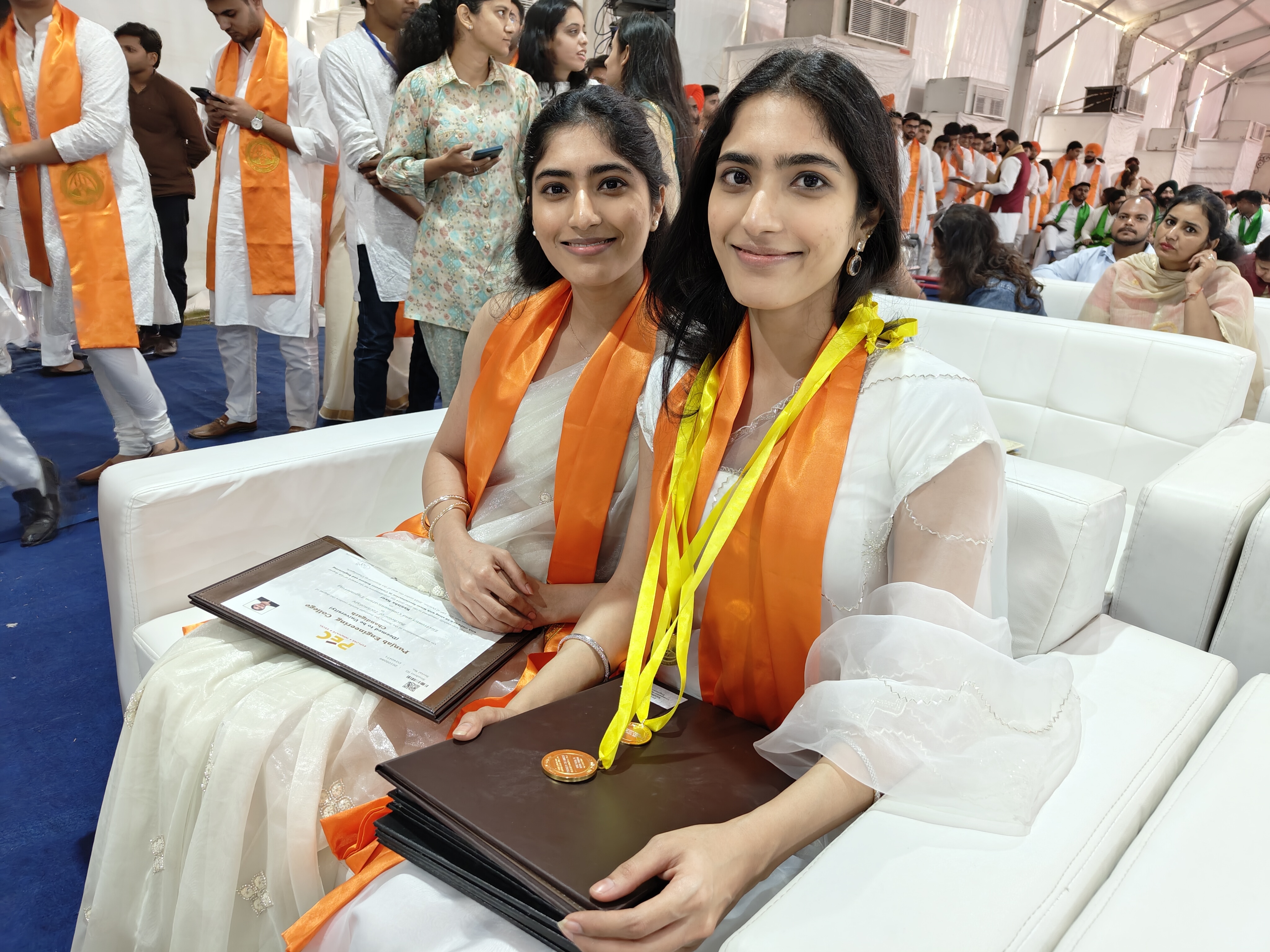 Kanisha Kaur and Kanika Kaur, identical twins from Noida, attained over 9.5 CGPA. (HT)