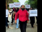 A viral video featured girls in Indore rallying for clean-shaven boyfriends, sparking mixed reactions.
A viral video featured girls in Indore rallying for clean-shaven boyfriends, sparking mixed reactions.