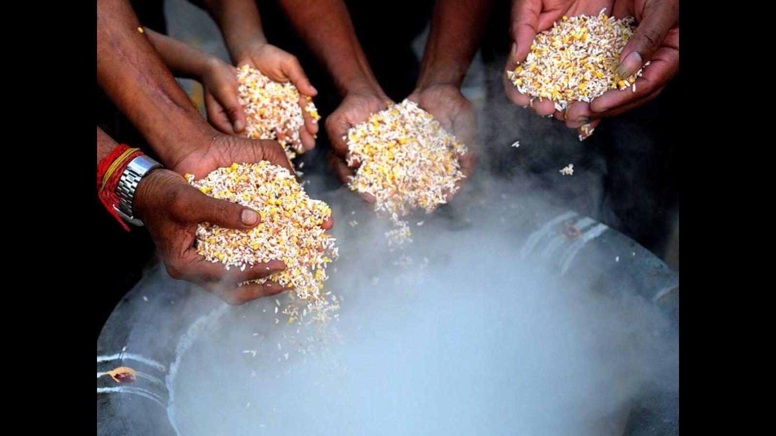 Mahakumbh: State govt to provide ration, food supplies for devotees and ...