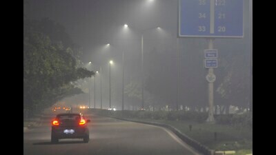 Air Quality Index (AQI) between 201-300 is considered poor, which causes breathing discomfort to most people on prolonged exposure. (HT File Photo) Air Quality Index (AQI) between 201-300 is considered poor, which causes breathing discomfort to most people on prolonged exposure. (HT File Photo)