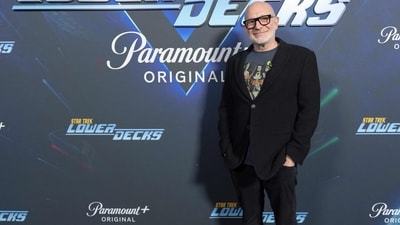Akiva Goldsman was part of Paramount+'s Star Trek: Lower Decks New York Comic Con Reception at Bar Primi on October 19 in New York City. He wore a grey T-shirt under a black jacket and matching pants. Akiva Goldsman was part of Paramount+'s Star Trek: Lower Decks New York Comic Con Reception at Bar Primi on October 19 in New York City. He wore a grey T-shirt under a black jacket and matching pants.