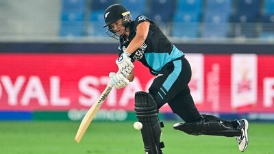 New Zealand's Suzie Bates plays a shot during the ICC Women's T20 World Cup cricket final match between South Africa and New Zealand at the Dubai International Cricket Stadium in Dubai on October 20, 2024. (Photo by Giuseppe CACACE / AFP) (AFP) New Zealand's Suzie Bates plays a shot during the ICC Women's T20 World Cup cricket final match between South Africa and New Zealand at the Dubai International Cricket Stadium in Dubai on October 20, 2024. (Photo by Giuseppe CACACE / AFP) (AFP)
