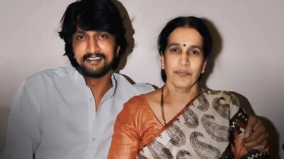 Kichcha Sudeep's mother Saroja Sanjeev died at age 86 in Bengaluru. Kichcha Sudeep's mother Saroja Sanjeev died at age 86 in Bengaluru.