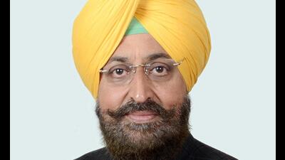 Punjab Congress leader Partap Singh Bajwa blamed the hybrid PR-126 paddy variety, claiming it yields only 62-kg rice per quintal whereas traditional varieties produce 67 kg.