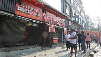 Shops around the blast site were damaged in the explosion. (Arvind Yadav/HT Photo) Shops around the blast site were damaged in the explosion. (Arvind Yadav/HT Photo)
