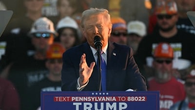 Former US President and Republican presidential candidate Donald Trump speaks behind bulletproof glass during a campaign rally at Arnold Palmer Regional Airport in Latrobe, Pennsylvania, October 19, 2024. (Photo by Jim WATSON / AFP) (AFP) Former US President and Republican presidential candidate Donald Trump speaks behind bulletproof glass during a campaign rally at Arnold Palmer Regional Airport in Latrobe, Pennsylvania, October 19, 2024. (Photo by Jim WATSON / AFP) (AFP)