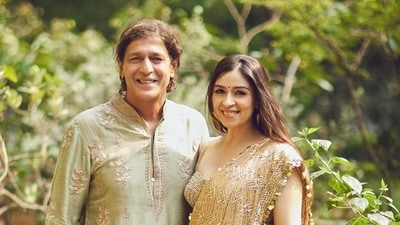 Bhavana Pandey and Chunky Panday celebrate Karva Chauth every year at Anil Kapoor's residence. Bhavana Pandey and Chunky Panday celebrate Karva Chauth every year at Anil Kapoor's residence.