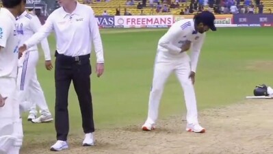 KL Rahul's gesture towards Bengaluru pitch (X) KL Rahul's gesture towards Bengaluru pitch (X)