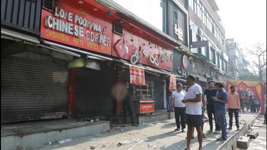 Shops around the blast site were damaged in the explosion. (Arvind Yadav/HT Photo)