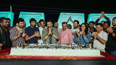 Sunny Deol rang in his 67th birthday on the sets of his upcoming film Jaat. Directors, including Raj Kumar Santoshi, Rahul Rawail and Anil Sharma, specially travelled to Hyderabad to celebrate Sunny's birthday. On Sunday, Sunny took to Instagram and thanked everyone for making him feel special on his birthday. For his special day, he was seen in green and orange outfits. Sunny Deol rang in his 67th birthday on the sets of his upcoming film Jaat. Directors, including Raj Kumar Santoshi, Rahul Rawail and Anil Sharma, specially travelled to Hyderabad to celebrate Sunny's birthday. On Sunday, Sunny took to Instagram and thanked everyone for making him feel special on his birthday. For his special day, he was seen in green and orange outfits.