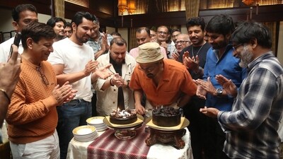 Sunny Deol also said in his post, “A big thank you to my friends @anilsharma_dir #RajKumarSantoshi #RahulRawail @anurag_singh_films for coming down to Hyderabad and all the way to my set, truly felt special.” Sunny Deol also said in his post, “A big thank you to my friends @anilsharma_dir #RajKumarSantoshi #RahulRawail @anurag_singh_films for coming down to Hyderabad and all the way to my set, truly felt special.”