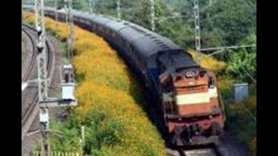 Along with this, trains headed from Pune to Solapur and Kolhapur are also having waiting in large numbers. (HT PHOTO) Along with this, trains headed from Pune to Solapur and Kolhapur are also having waiting in large numbers. (HT PHOTO)