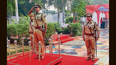 Commissioner of police Kuldeep Singh Chahal pays tributes to the bravehearts at commemoration day event in Ludhiana on Monday. (HT Photo) Commissioner of police Kuldeep Singh Chahal pays tributes to the bravehearts at commemoration day event in Ludhiana on Monday. (HT Photo)