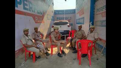 Cops guard a street in Bahraich’s Maharajganj (HT) Cops guard a street in Bahraich’s Maharajganj (HT)