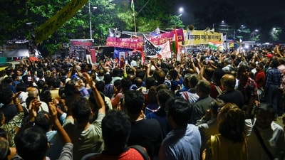 Large number of citizens participate in a mass protest to show solidarity with junior doctors as they continuing indefinite hunger strike (Photo by Samir Jana/ Hindustan Times) (Hindustan Times)