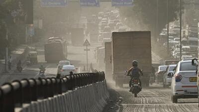 Dust on the Ring Road in October. (Raj K Raj /HT Photo) Dust on the Ring Road in October. (Raj K Raj /HT Photo)