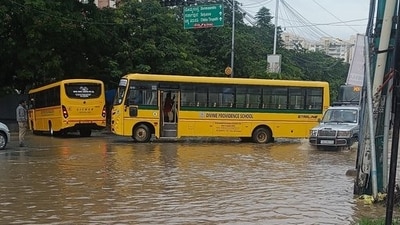 School buses were seen stranded in Bengaluru. (X) School buses were seen stranded in Bengaluru. (X)