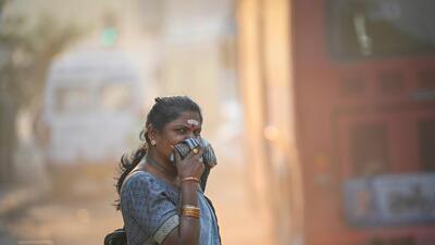 Haze envelops the air at Patel Nagar on Monday morning. (Sanchit Khanna/HT Photo) Haze envelops the air at Patel Nagar on Monday morning. (Sanchit Khanna/HT Photo)