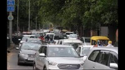In Panchkula, it was 182 at the Haryana State Pollution Control Board office in Sector 6. On Sunday, AQI had crossed 200 in both Sector 22 and Sector 53, and the AQI had remained poor throughout the day in Sector 53. (HT File)