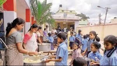 Punjab government has proposed to for mid-day meal workers to get accidental insurance. (HT File)
