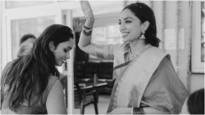 Sobhita paired the saree with a matching cream silk blouse featuring a V-neckline, a cropped hem, and a gold band on half-length sleeves. She chose traditional gold jewellery to accessorise the ensemble, including jhumkis, a choker necklace, kadhas, a ring, and a necklace. Sobhita paired the saree with a matching cream silk blouse featuring a V-neckline, a cropped hem, and a gold band on half-length sleeves. She chose traditional gold jewellery to accessorise the ensemble, including jhumkis, a choker necklace, kadhas, a ring, and a necklace. 