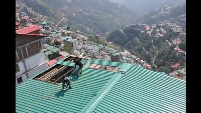 The demolition of illegal part of the mosque underway at Sanjauli, Shimla, on Monday. (Deepak Sansta/HT) The demolition of illegal part of the mosque underway at Sanjauli, Shimla, on Monday. (Deepak Sansta/HT)