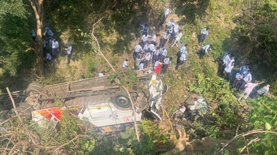 Representative image of bus accident: A 14-year-old student died and 6 other were injured after a school bus fell into a ditch in Kota (HT_PRINT) Representative image of bus accident: A 14-year-old student died and 6 other were injured after a school bus fell into a ditch in Kota (HT_PRINT)