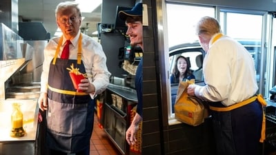 Donald Trump learns to make McDonald's French fries (X) Donald Trump learns to make McDonald's French fries (X)